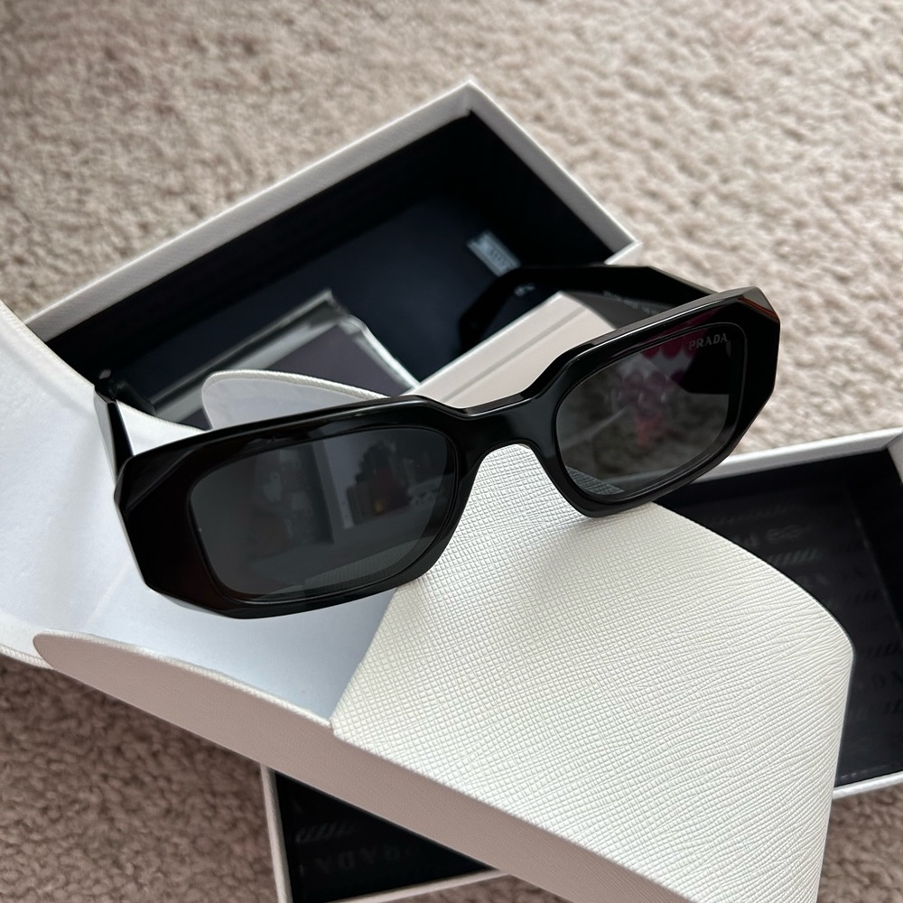 Prada SPR 17W 1AB5S0 Black Plastic Rectangle Sunglasses Dark Grey Lens - Picture 1 of 12